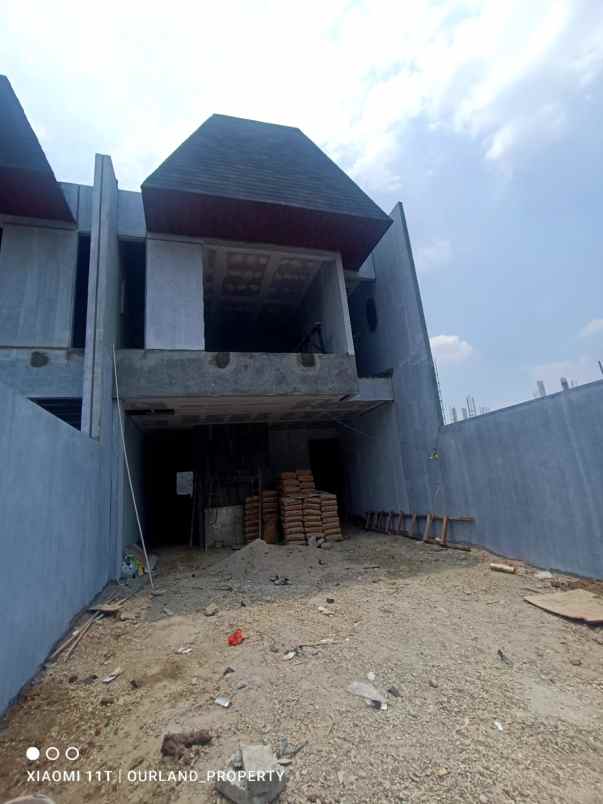 dijual rumah jalan raya modern hill