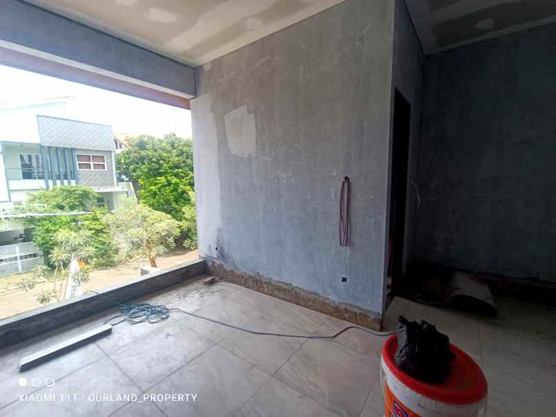 dijual rumah jalan raya modern hill