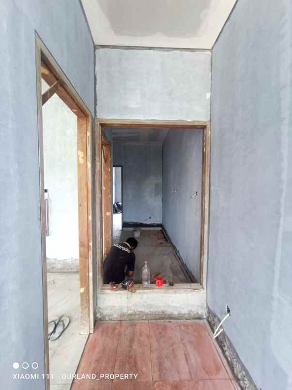 dijual rumah jalan raya modern hill