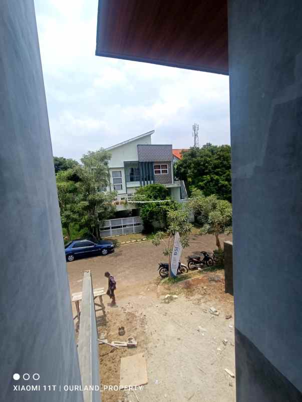 dijual rumah jalan raya modern hill