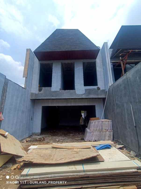 dijual rumah jalan raya modern hill