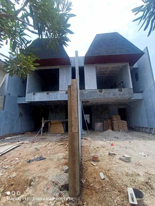 dijual rumah jalan raya modern hill