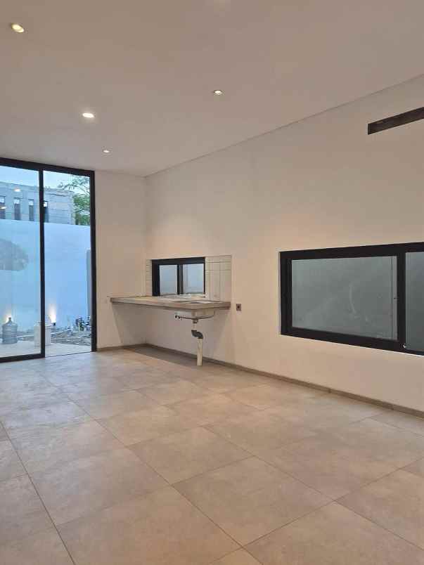 dijual rumah jalan raya permata bintaro