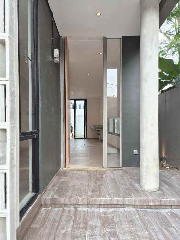 dijual rumah jalan raya permata bintaro