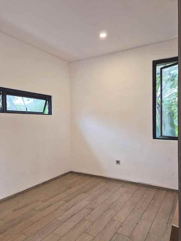 dijual rumah jalan raya permata bintaro