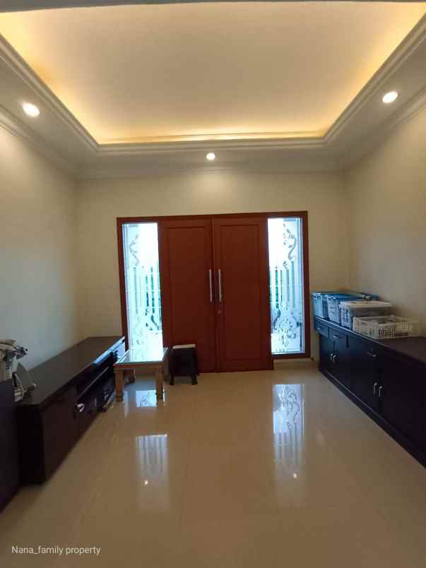 dijual rumah jalan raya veteran