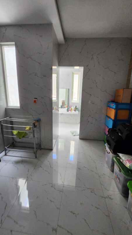 dijual rumah jalan royal residence