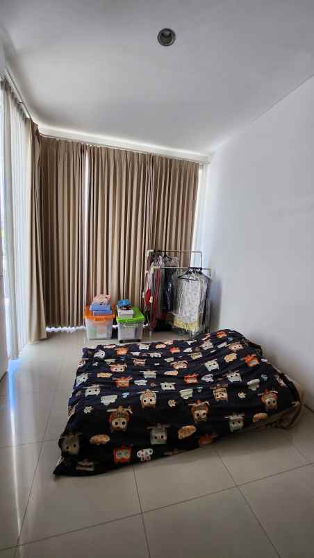 dijual rumah jalan royal residence