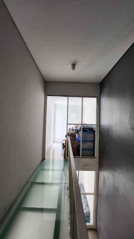 dijual rumah jalan royal residence