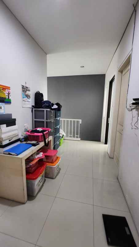 dijual rumah jalan royal residence