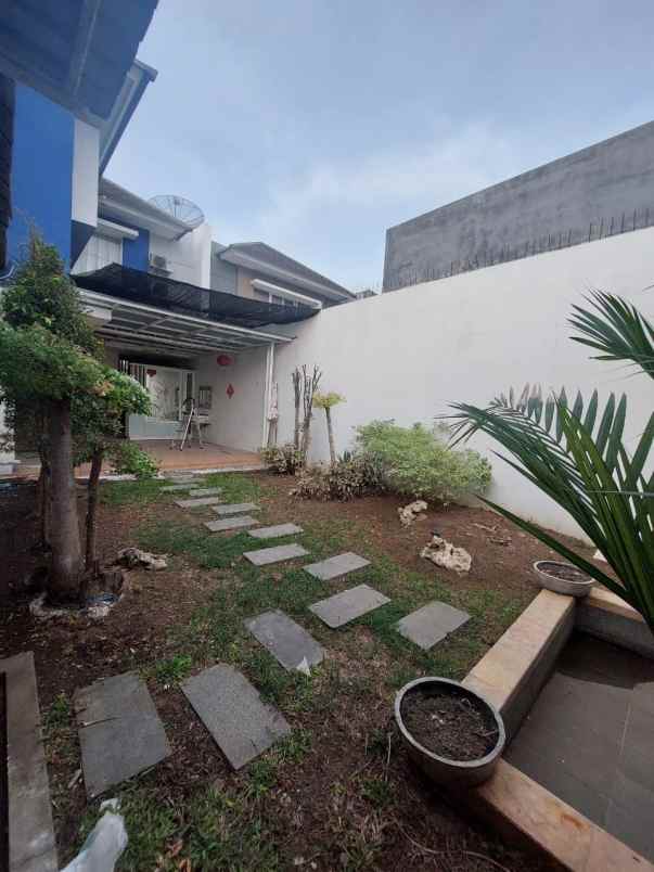 dijual rumah jalan royal residence