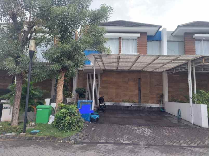 dijual rumah jalan royal residence