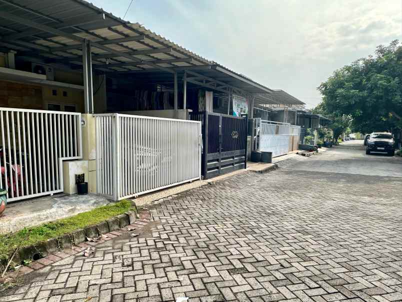 dijual rumah jalan taman wisata regency