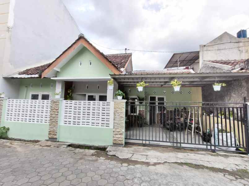 dijual rumah jambidan
