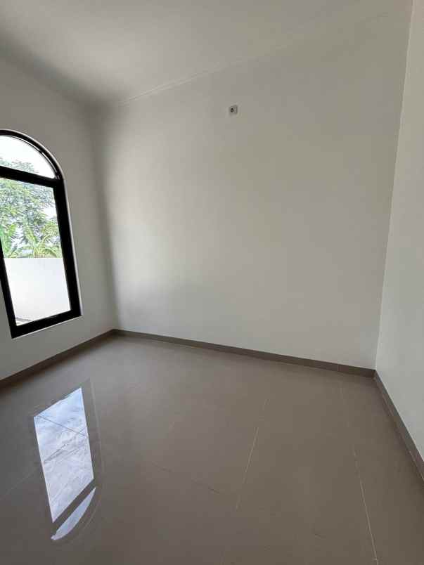 dijual rumah jatihandp