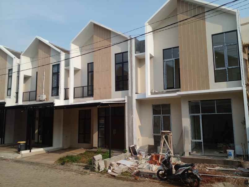 dijual rumah jl buaran rawabuntu