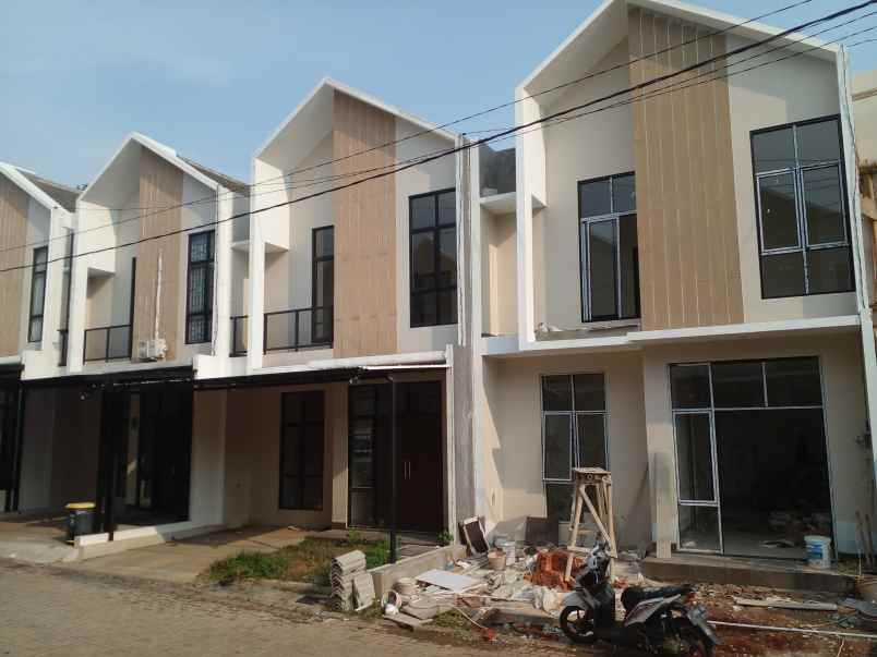 dijual rumah jl buaran rawabuntu