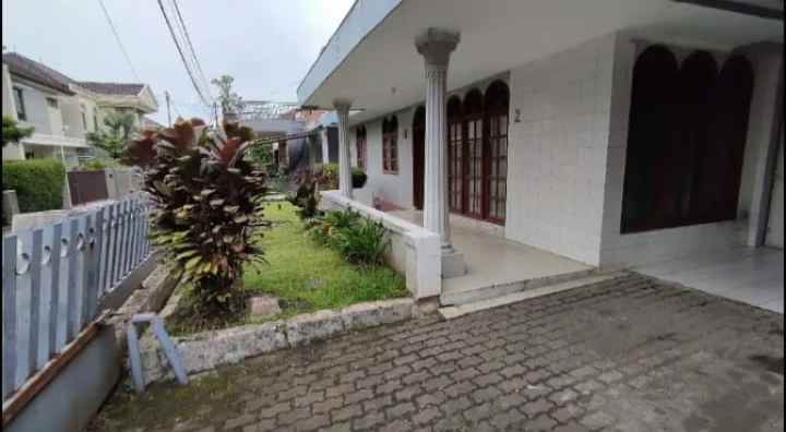 dijual rumah jl calung martanegara