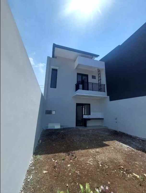 dijual rumah jl cihanjuang