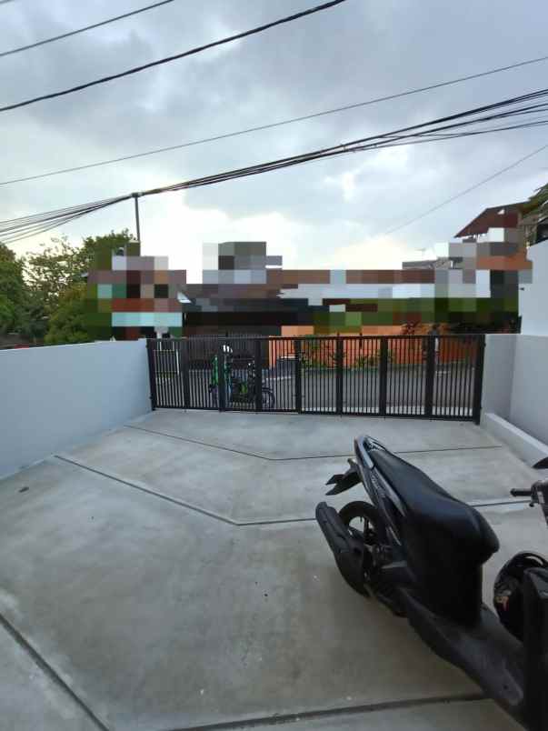 dijual rumah jl cihanjuang