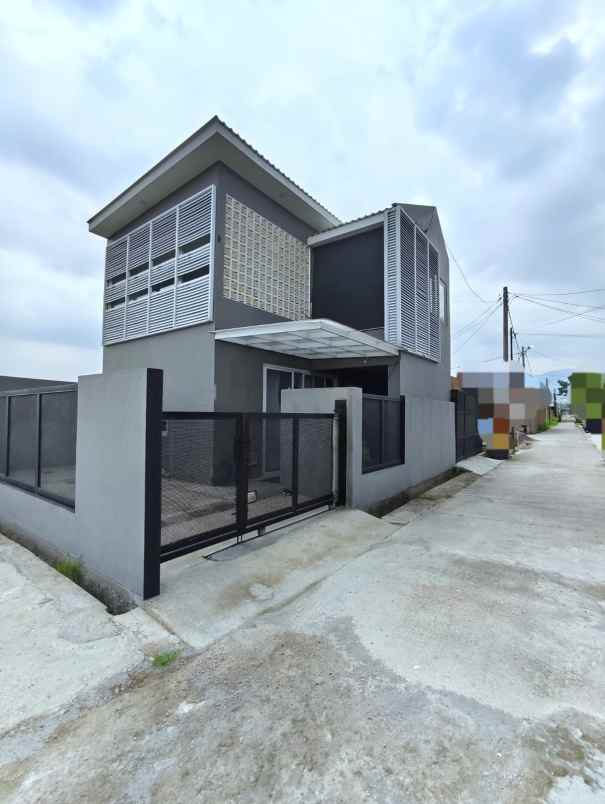 dijual rumah jl cisaranten