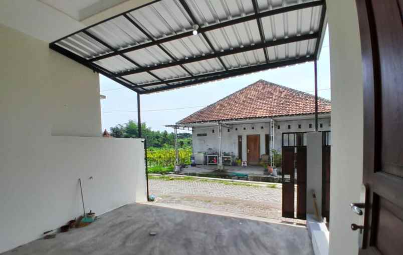 dijual rumah jl godean km 9