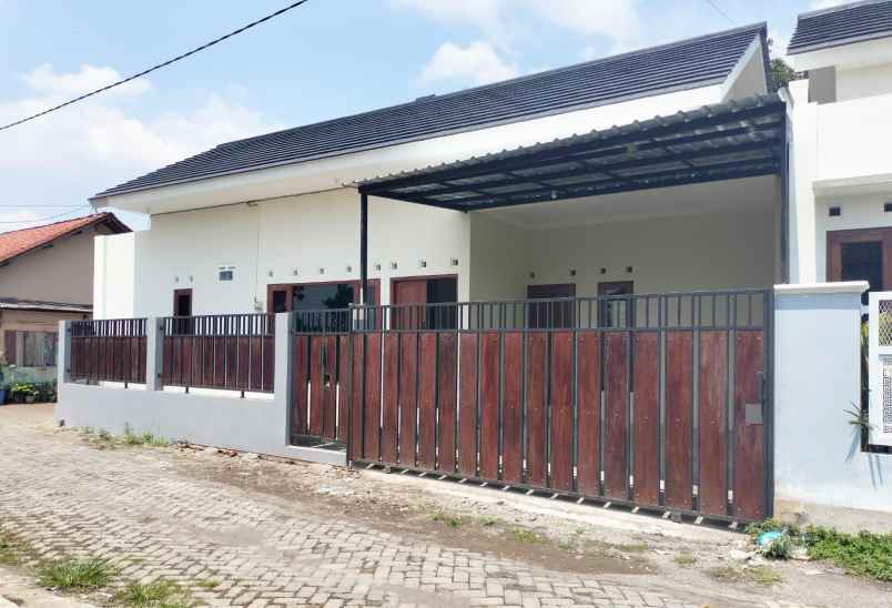 dijual rumah jl godean km 9