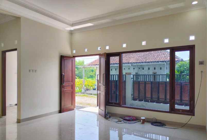 dijual rumah jl godean km 9