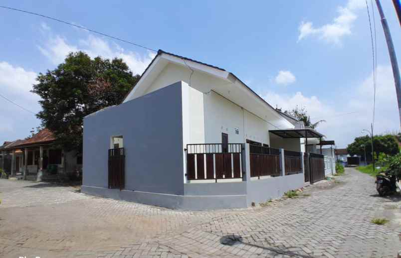 dijual rumah jl godean km 9