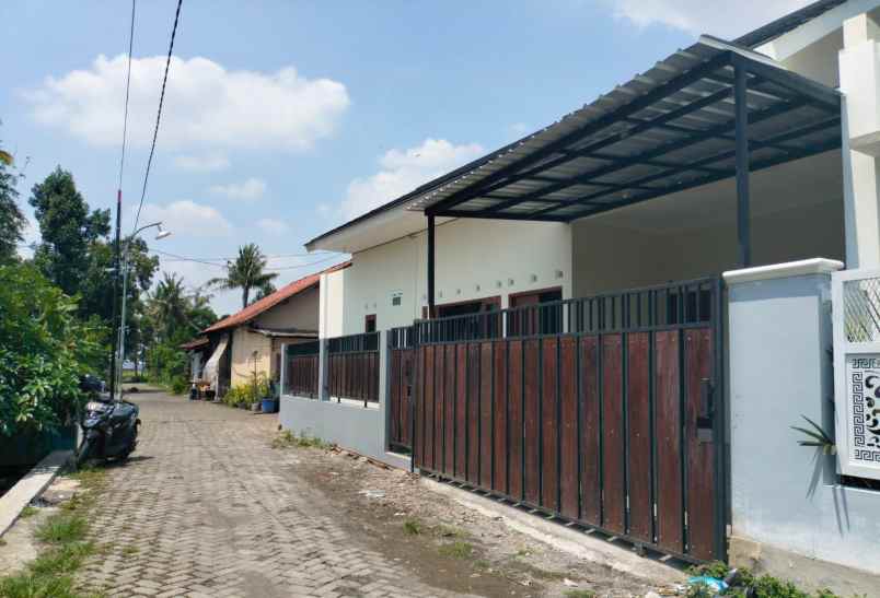 dijual rumah jl godean km 9