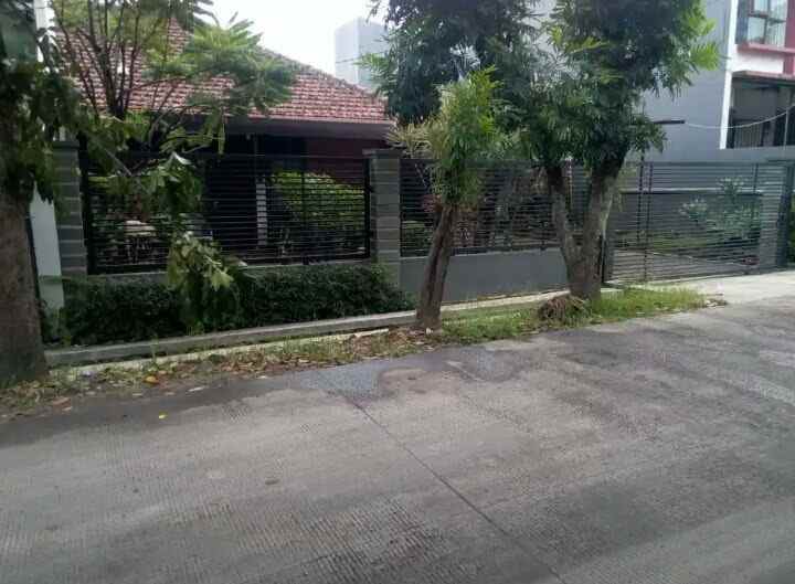 dijual rumah jl golf cisaranten bina