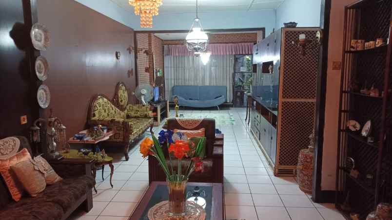 dijual rumah jl golf cisaranten bina