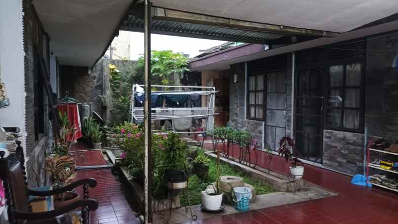 dijual rumah jl golf cisaranten bina