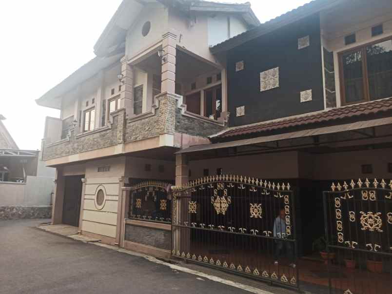 dijual rumah jl h amir mahmud