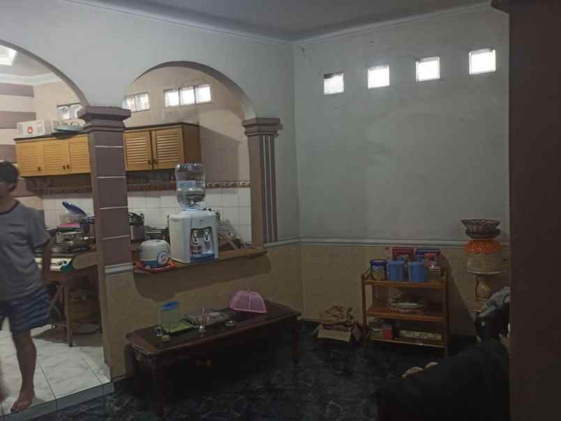 dijual rumah jl h amir mahmud