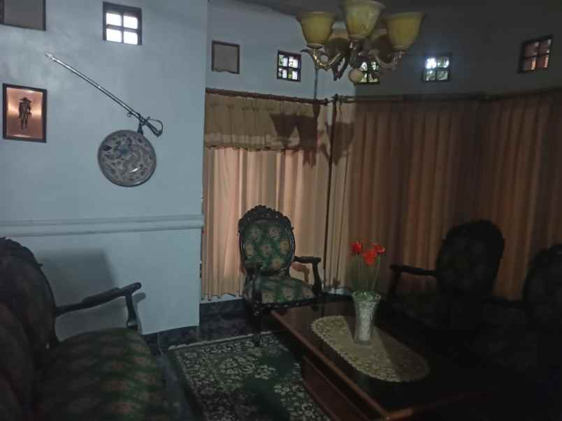 dijual rumah jl h amir mahmud