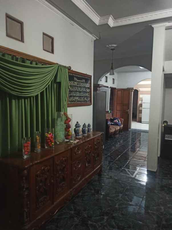 dijual rumah jl h amir mahmud