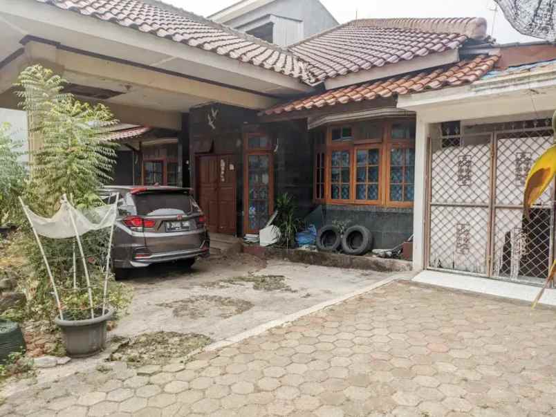 dijual rumah jl h dilun kel ulujami kec