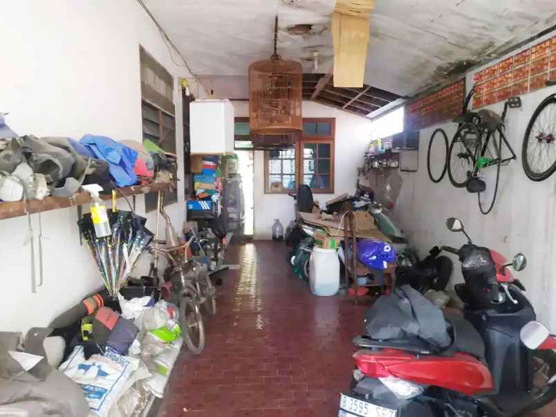 dijual rumah jl h dilun kel ulujami kec