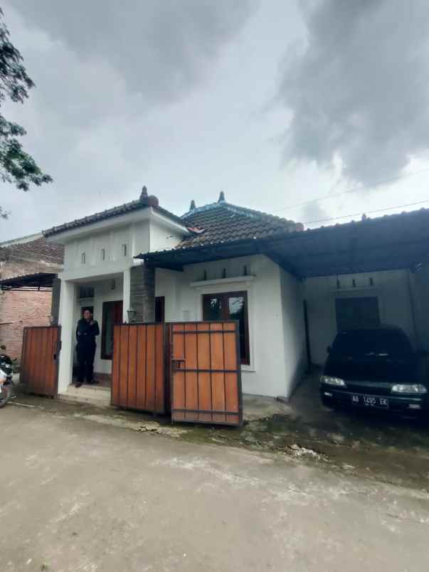 dijual rumah jl imogiri timur