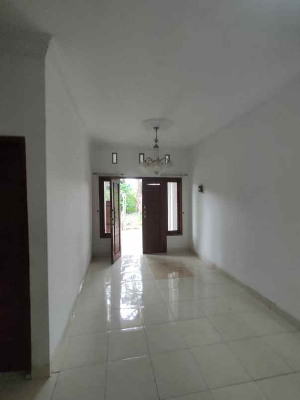 dijual rumah jl imogiri timur