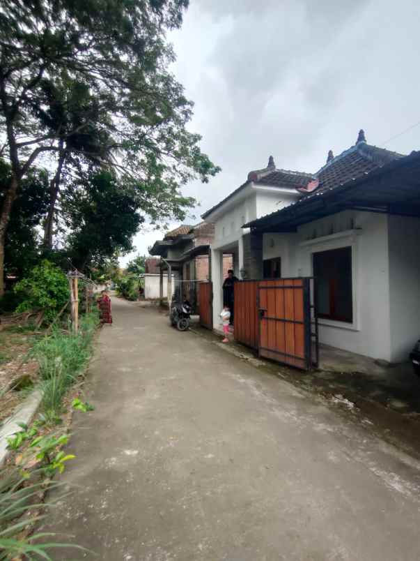 dijual rumah jl imogiri timur