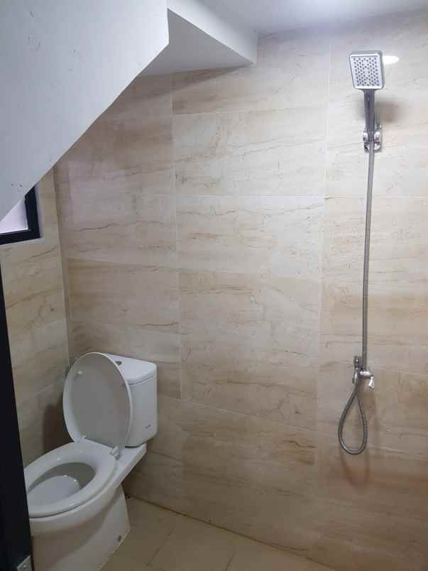 dijual rumah jl jatikramat jatibening