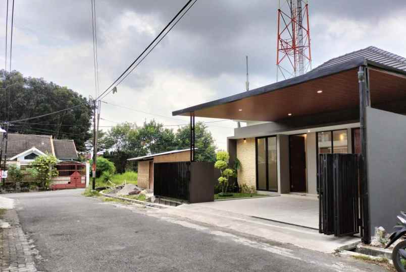 dijual rumah jl kaliurang km 12 5