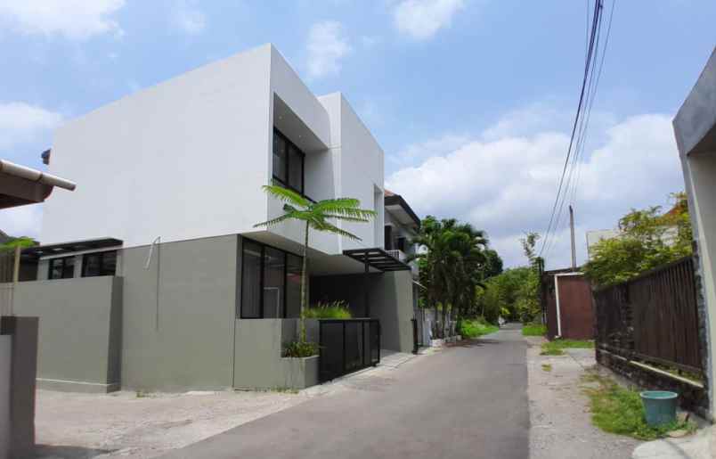 dijual rumah jl kaliurang km 13