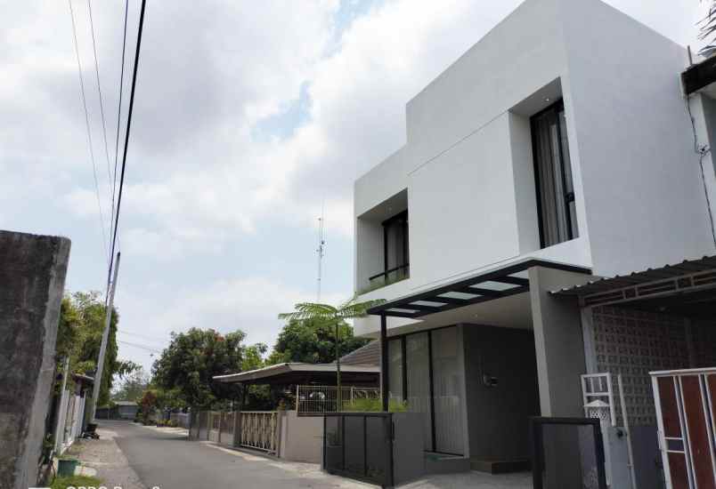 dijual rumah jl kaliurang km 13