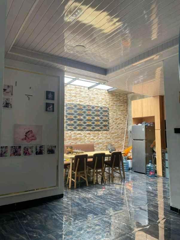 dijual rumah jl karya 4