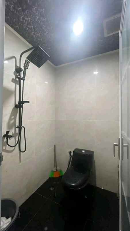 dijual rumah jl karya 4