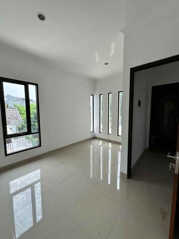 dijual rumah jl kesehatan 1