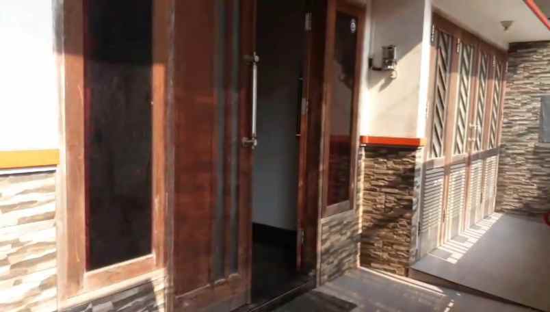 dijual rumah jl laksda adi sucipto